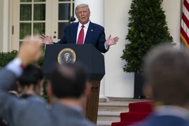Ông Trump cũng lập luận rằng các quốc gia khác đã mở lại trường học một cách an toàn nên Mỹ cũng sẽ không gặp vấn đề gì. Ảnh: AP/EVAN VUCCI