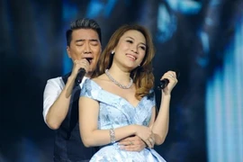 Dàn sao 'khủng' về quê, hát mừng Đà Nẵng 20 mùa hoa