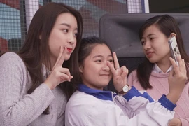  Tuấn Ngọc, Mỹ Tâm, hoa hậu Mỹ Linh đón xuân an bình