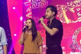 Phi Nhung, Ngọc Sơn hát Sầu tím thiệp hồng ngày giỗ tổ