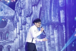 Hà Lê gây xúc động khi làm mới bài 'Thành phố buồn' 