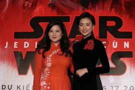 Cô gái nghe điện thoại gốc Việt vào đóng Star Wars
