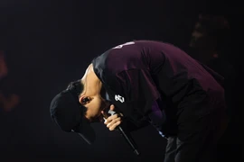 10 năm theo rap, Đen Vâu gập mình cám ơn 5.000 Đồng Âm