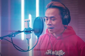 Binz kể 10 năm cuộc đời trong một bản rap