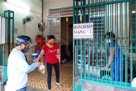 Đà Nẵng dừng toàn bộ việc bán hàng qua mạng, bán mang về từ 13 giờ ngày 30-7. Ảnh: TẤN VIỆT