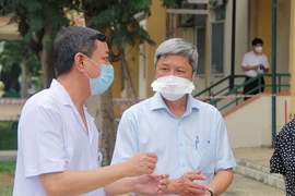 Thứ trưởng Bộ Y tế Nguyễn Trường Sơn kiểm tra Bệnh viện 199 Đà Nẵng ngày 5-8. Ảnh: TẤN VIỆT