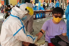 Đà Nẵng xét nghiệm COVID-19 cho người ngoại tỉnh