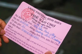 COVID-19: Đà Nẵng phát 'thẻ đi chợ', dừng tàu thủy chở khách