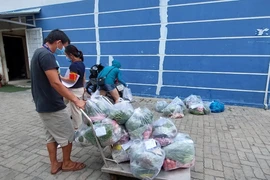 Người dân khu phong tỏa ở Đà Nẵng khó khăn trong mua thực phẩm