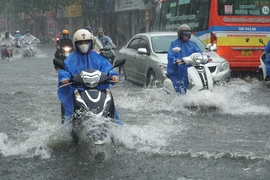 Mưa lớn gây ngập nhiều tuyến đường, Chủ tịch Đà Nẵng chỉ đạo kiểm tra