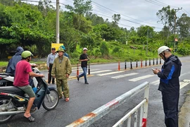 Bão Trà Mi: Đà Nẵng cấm đường lên bán đảo Sơn Trà