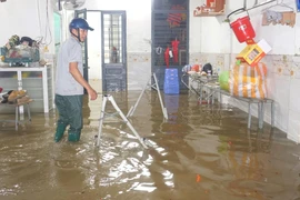 Người dân vùng 'rốn ngập' ở Đà Nẵng trắng đêm chạy lụt do bão số 1