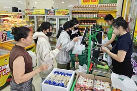 Sinh viên tại Đà Nẵng rủ nhau trữ lương thực trước bão số 12