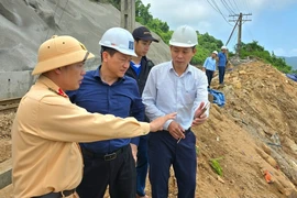 Sự cố đá lăn gãy đường ray trên đèo Hải Vân: nhiều chuyến tàu hoãn, hủy 