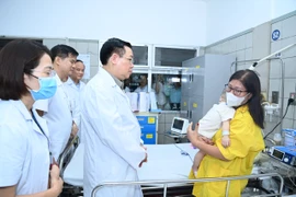 Chủ tịch Quốc hội đến thăm, động viên các nạn nhân vụ cháy chung cư mini hiện ở Hà Nội.