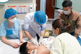 Bé trai 7 tuổi thủng ruột vì bị chó cắn