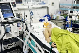 Chàng trai nguy kịch do sốc nhiệt sau khi đi xe máy về quê, bác sĩ cảnh báo gì?