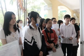 Đề Toán thi vào lớp 10 Hà Nội