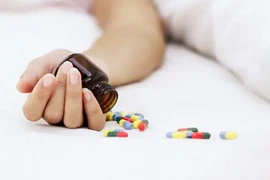 Uống 9 viên paracetamol do em trai 5 tuổi pha, chị 19 tuổi nguy kịch