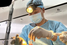 Hiến tặng giác mạc: 1 ngọn nến tắt đi, 2 ngọn nến được thắp sáng