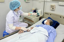 Lỡ nuốt tăm tre, người đàn ông phải cắt 1 phần gan