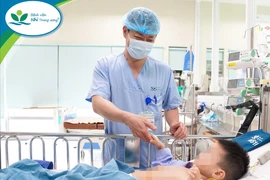 Bé trai trong vụ bị tố 'nộp đủ tiền mới cấp cứu' sắp được ra viện