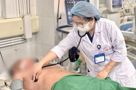 Suýt mất mạng vì uống nửa lít rượu mỗi ngày