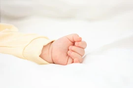 Bé 1 tháng tuổi ngộ độc sái thuốc phiện