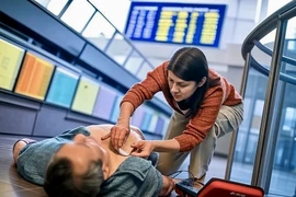 Đặt máy sốc tim nơi công cộng: Cần đi kèm huấn luyện sơ cứu