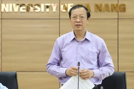 Thứ trưởng Bộ GD&ĐT đề nghị giảm học phí cho sinh viên vùng lũ