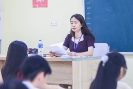 Nghịch lý lương nhà giáo: Cùng trình độ, thu nhập vẫn thấp hơn ngành khác