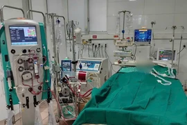 Người thợ xây rơi từ tầng 4, dập phổi, suy hô hấp tối cấp