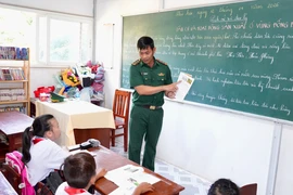 Người thầy không qua trường sư phạm, nhưng đã dạy nên gần 100 cuộc đời