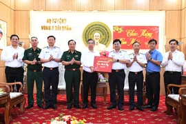 Lãnh đạo TP.HCM chúc Tết Bộ Tư lệnh Vùng 5 Hải quân