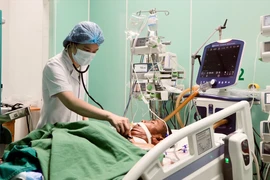 Giữ nhịp tim cho người lạ: Chuyện nghề ở phòng hồi sức tích cực