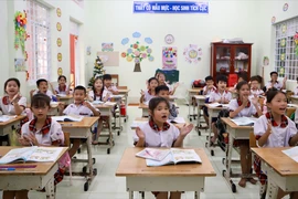 Đề xuất giáo dục tiểu học, THCS là bắt buộc: Gia đình phải bảo đảm con em đi học