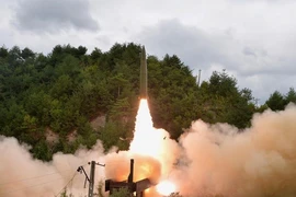 Tên lửa Triều Tiên được thử nghiệm phóng từ tàu hỏa hôm 15-9. Ảnh: KCNA