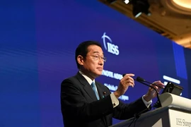 Thủ tướng Nhật Fumio Kishida phát biểu tại Đối thoại An ninh châu Á Shangri-La. Ảnh: Roslan Rahman/AFP 
