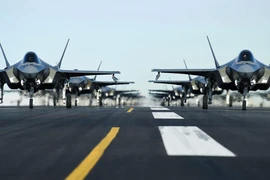 Mỹ đưa 6 chiếc tiêm kích tàng hình đa năng F-35A tới Hàn Quốc tập trận. Ảnh: REUTERS