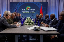 Ngoại trưởng Mỹ Antony Blinken và Bộ trưởng Quốc phòng Mỹ Lloyd Austin hội đàm với Tổng thống Angola Joao Lourenco tại Hội nghị thượng đỉnh các nhà lãnh đạo Mỹ-Châu Phi 2022. Ảnh: Evelyn Hockstein/REUTERS