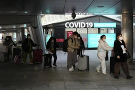 Du khách Trung Quốc tại sân bay quốc tế Incheon, Hàn Quốc. Ảnh: Ahn Young-joon/AP
