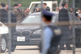 Tổng thống Ukraine Volodymyr Zelensky có mặt tại sân bay Hiroshima hôm 20-5. Ảnh: Hiro Komae/AP