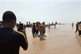 Vụ lật thuyền ở Nigeria hôm 12-6 đã khiến hơn 100 người thiệt mạng. Ảnh: REUTERS