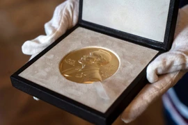 Huy chương giải Nobel. Ảnh: AP