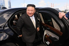 KCNA: Ông Putin tặng ô tô cho ông Kim Jong-un