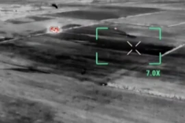 VIDEO: Tiêm kích Su-34 Nga xuất kích, bắn nổ cứ điểm Ukraine ở Donetsk