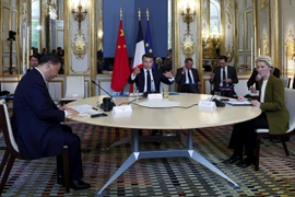 Ảnh: Ông Tập hội đàm cùng ông Macron và Chủ tịch Ủy ban châu Âu
