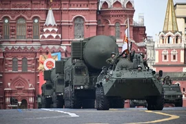 Phương Tây 'bật đèn xanh’ Ukraine, Nga nắn gân vũ khí hạt nhân