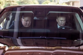 VIDEO: Ông Putin chở ông Kim trên siêu xe Aurus tại Bình Nhưỡng