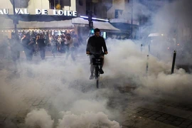 ‘Khối Macron’ hành động sau chiến thắng vòng 1 của đảng cực hữu